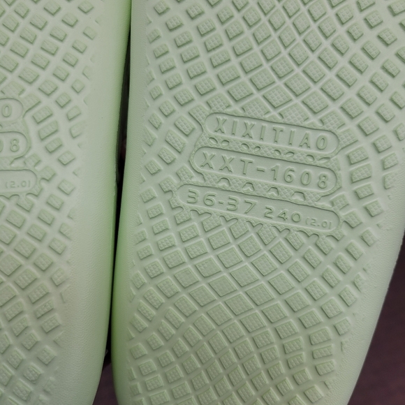 Brand New Sanrio Keroppi Green Slippers US 7.5 - Picture 9 of 9